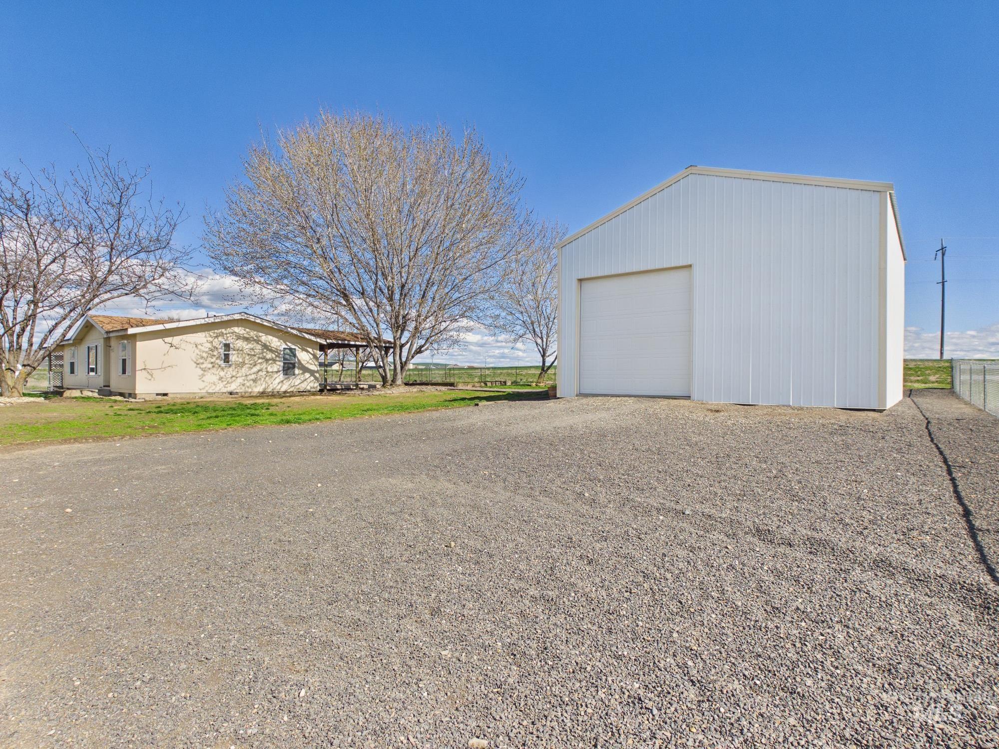 899 Eagles Pointe Boulevard Lewiston, ID 83501 - Photo 4 of 27 Detached garage featuring gravel driveway