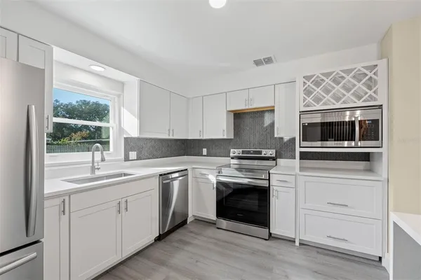 $2,600 | 700 Oakland Road, Altamonte Springs, FL 32701