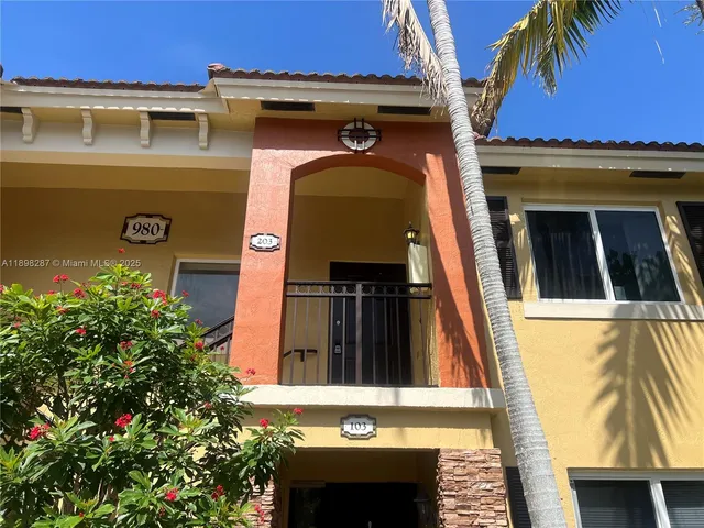 $1,800 | 980 Northeast 33rd Terrace, Unit 203, Homestead, FL 33033