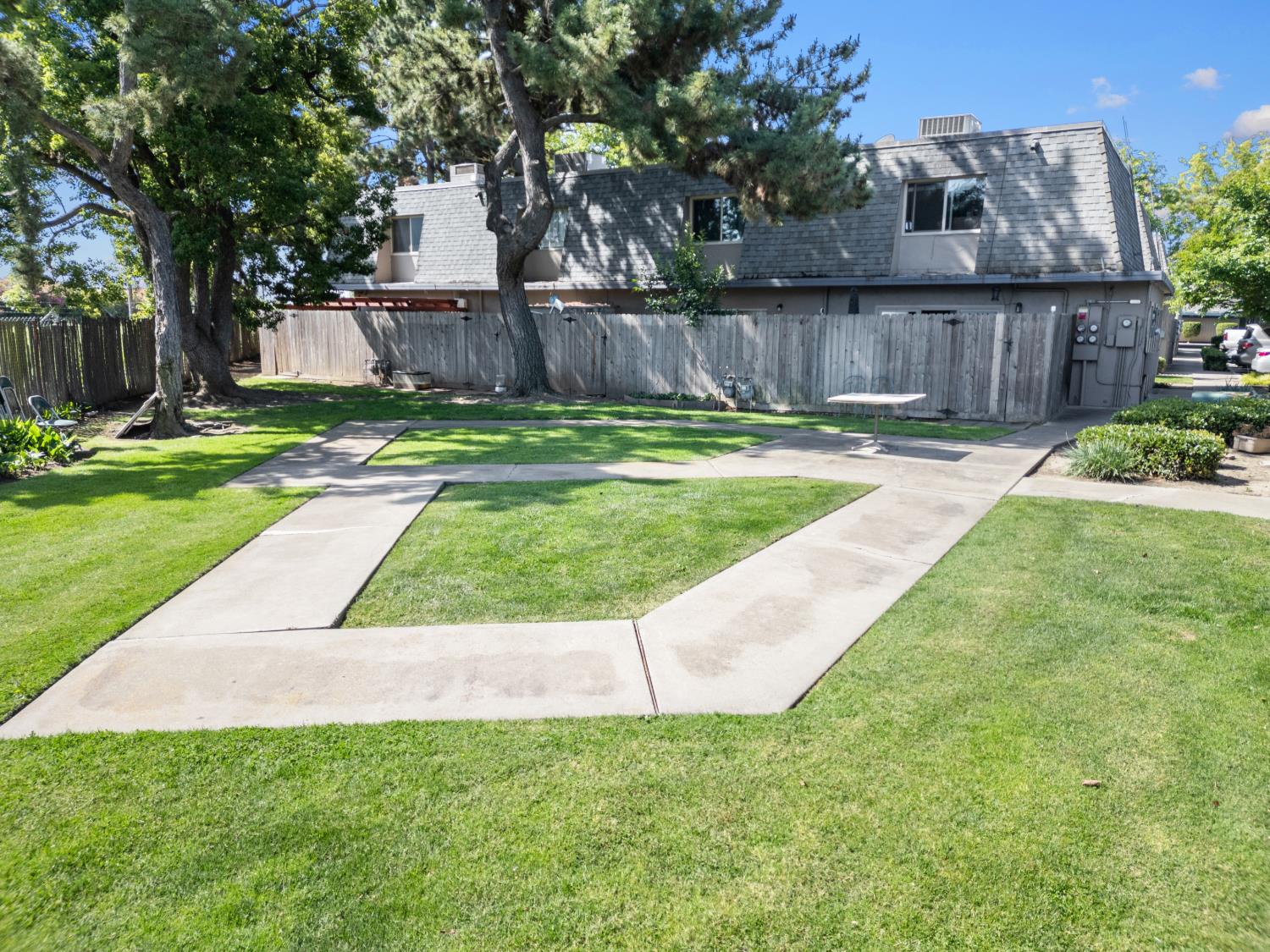 2320 West Turner Road Lodi, CA 95242 - Photo 17 of 26 End unit on the left.