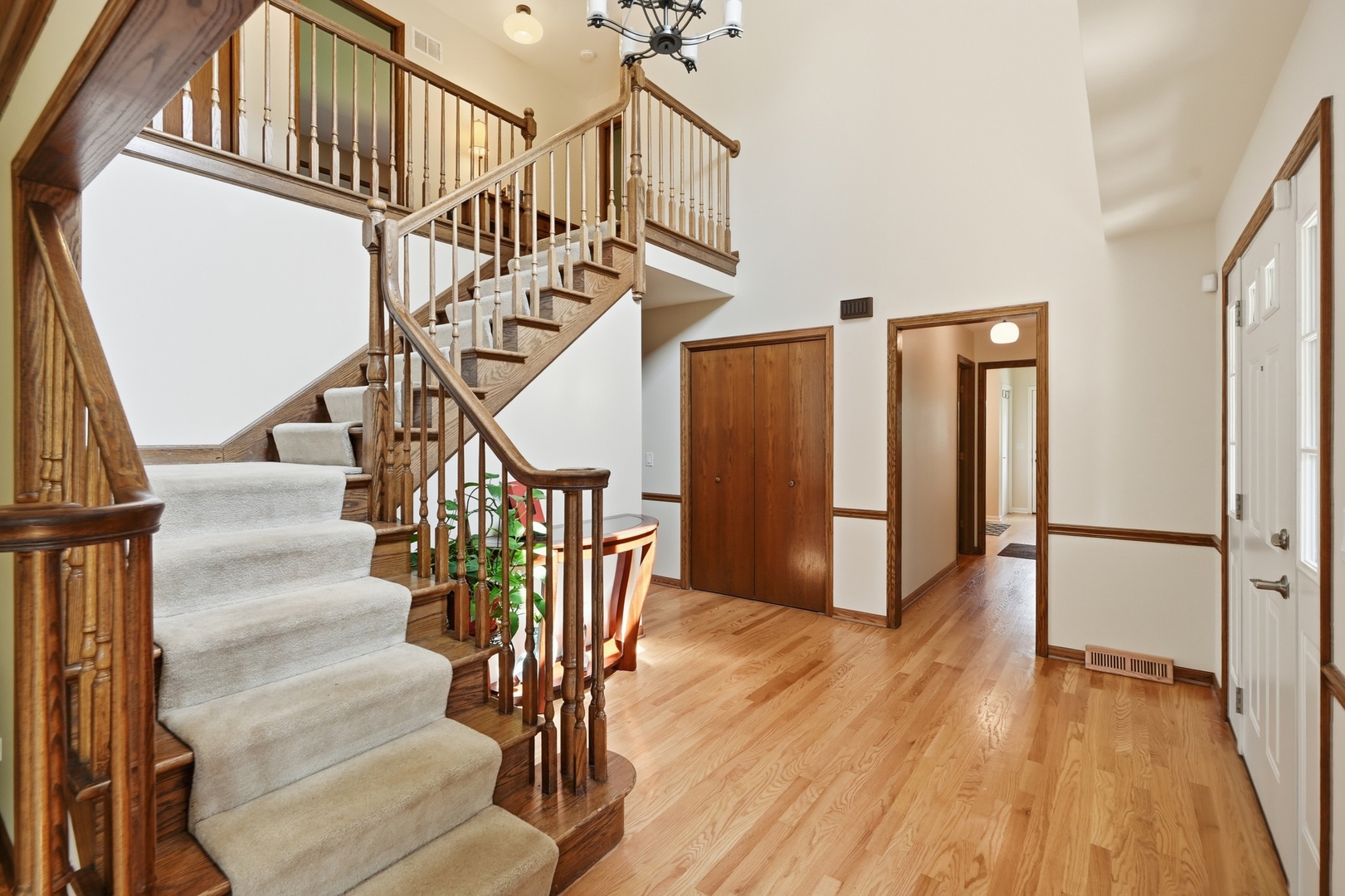 8100 Lake Ridge Drive Burr Ridge, IL 60527 - Photo 5 of 48 Gallery Image 5