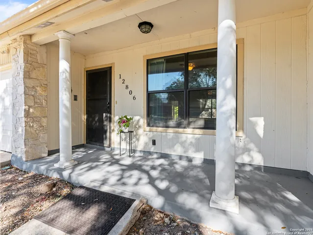 a view of back yard of the house