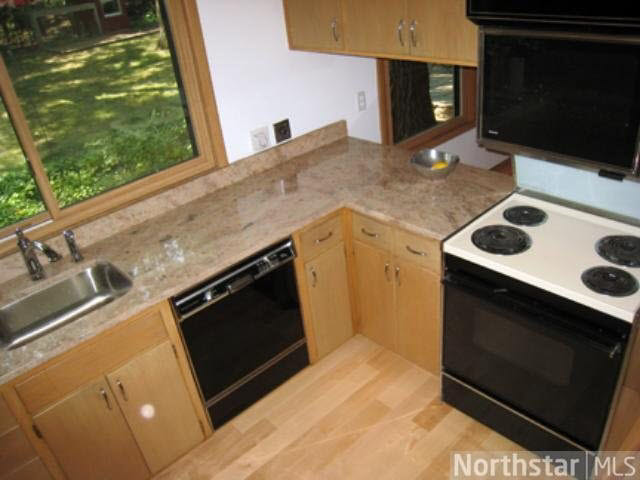 2271 Acorn Road Roseville, MN 55113 - Photo 9 of 18