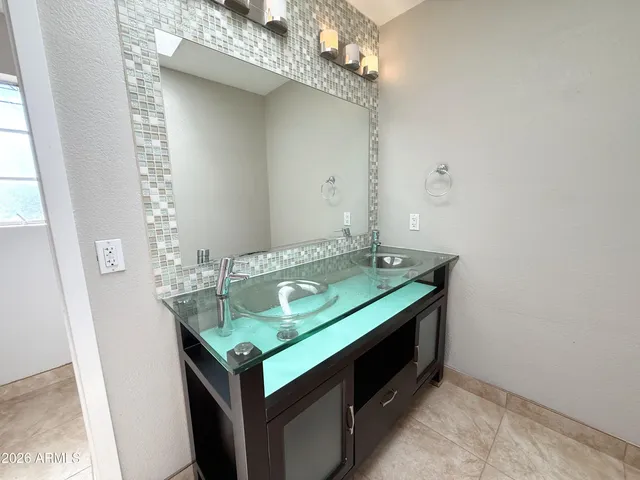 a view of empty room with ceiling fan