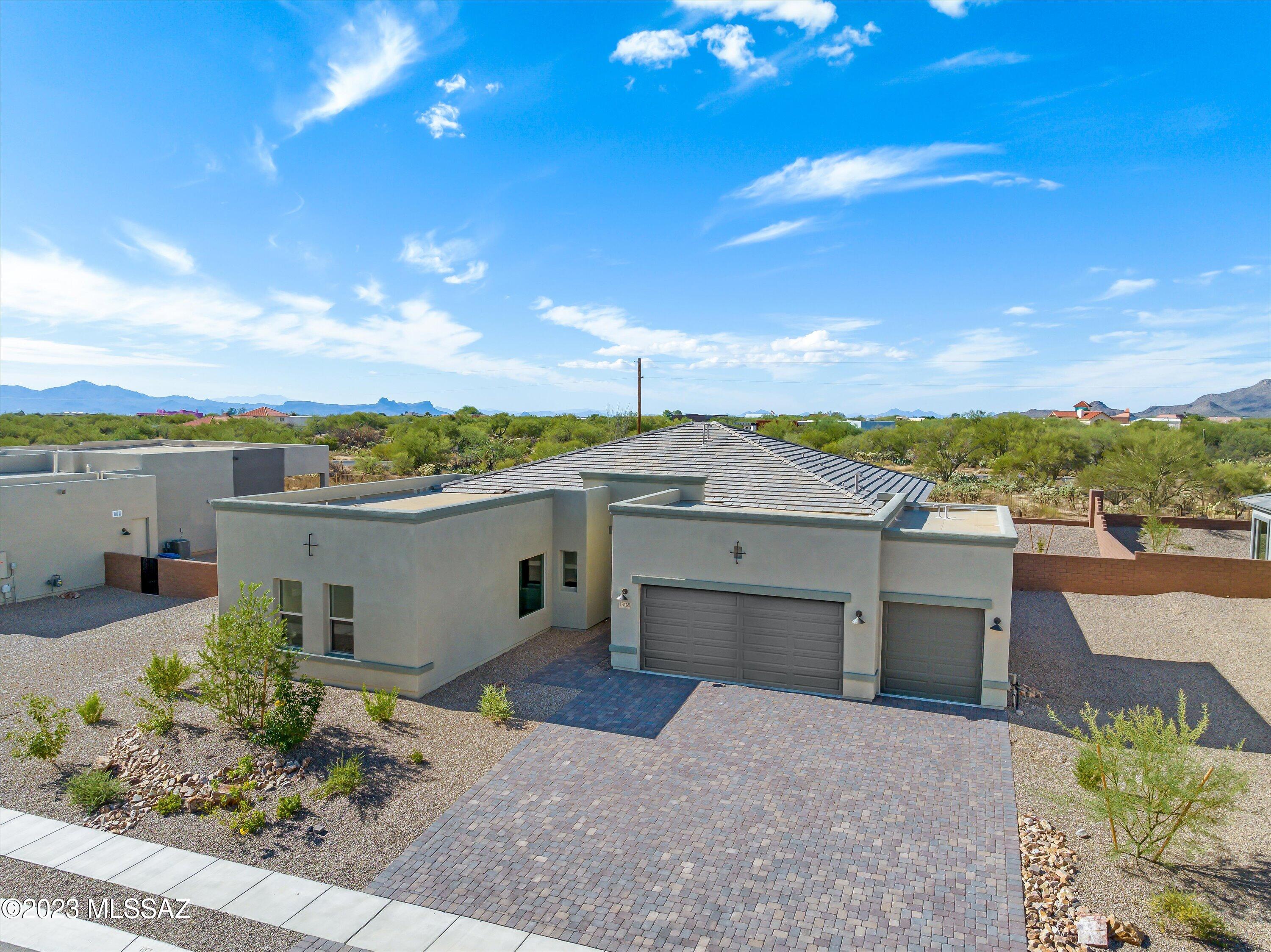 13169 North Vistoso Rnch Place Oro Valley, AZ 85755 - Photo 2 of 29 a view of a terrace with a garden