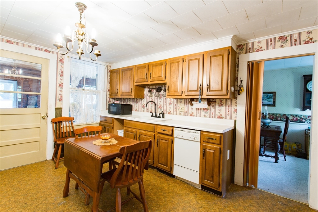 233 Maple Street Warren, MA 01083 - Photo 7 of 34