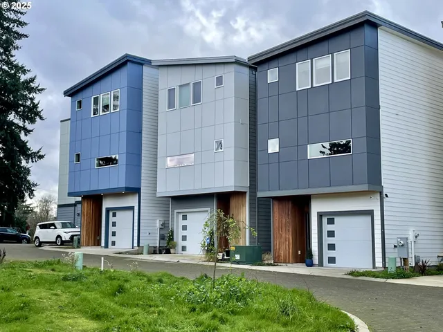 $489,000 | 9023 Northeast Hoyt Street, Portland, OR 97220