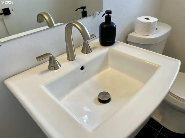 $489,000 | 9023 Northeast Hoyt Street, Portland, OR 97220