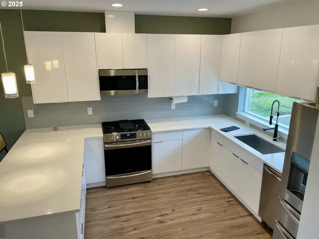 $489,000 | 9023 Northeast Hoyt Street, Portland, OR 97220