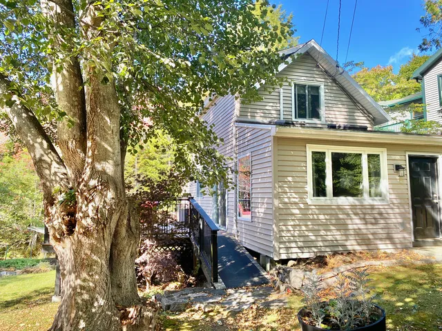 $600,000 | 8 Wildwood Road, Mount Desert, ME 04675