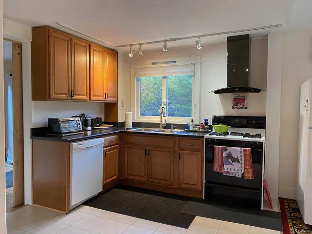 $600,000 | 8 Wildwood Road, Mount Desert, ME 04675