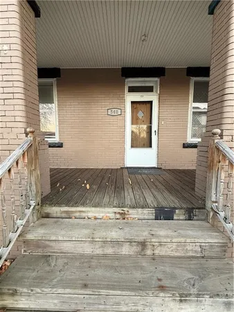 a view of a house with a backyard