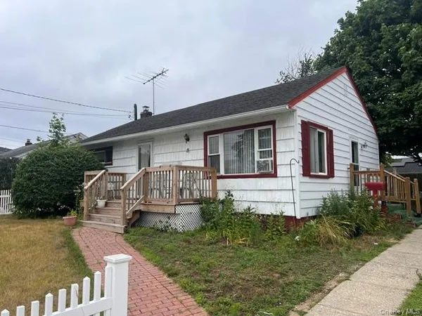 $4,100 | Undisclosed Address, Amityville, NY 11701