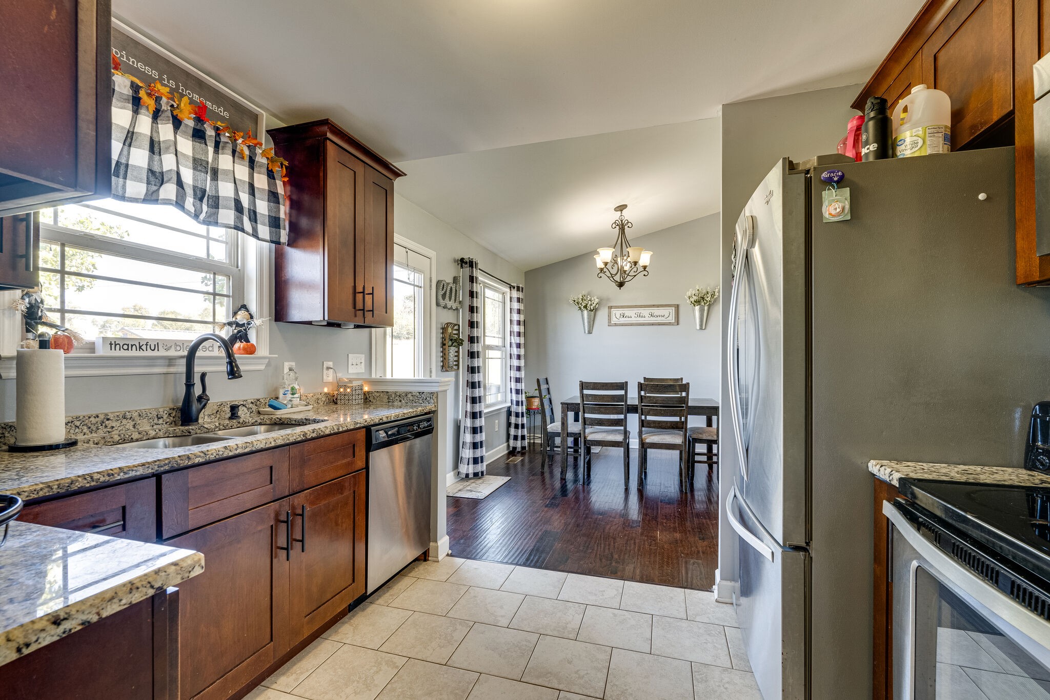 515 Neal Road Watertown, TN 37184 - Photo 13 of 30 a kitchen with lots of counter top space and appliances