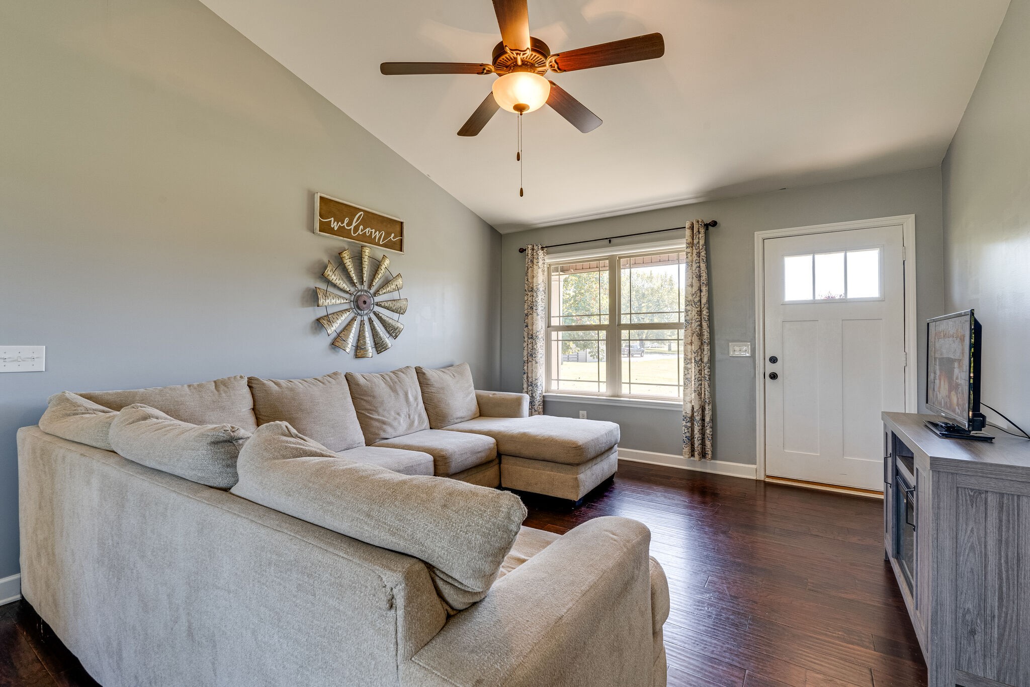 515 Neal Road Watertown, TN 37184 - Photo 8 of 30 a living room with furniture and a flat screen tv