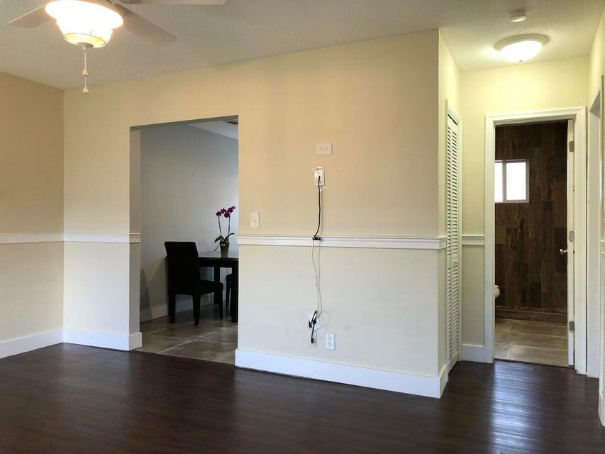 118 Northeast 4th Avenue Deerfield Beach, FL 33441 - Photo 5 of 11 an entryway