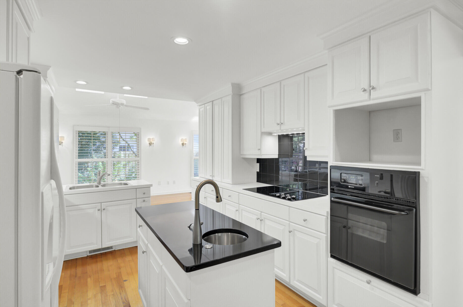 649 Pawley Road Mount Pleasant, SC 29464 - Photo 13 of 67 kitchen