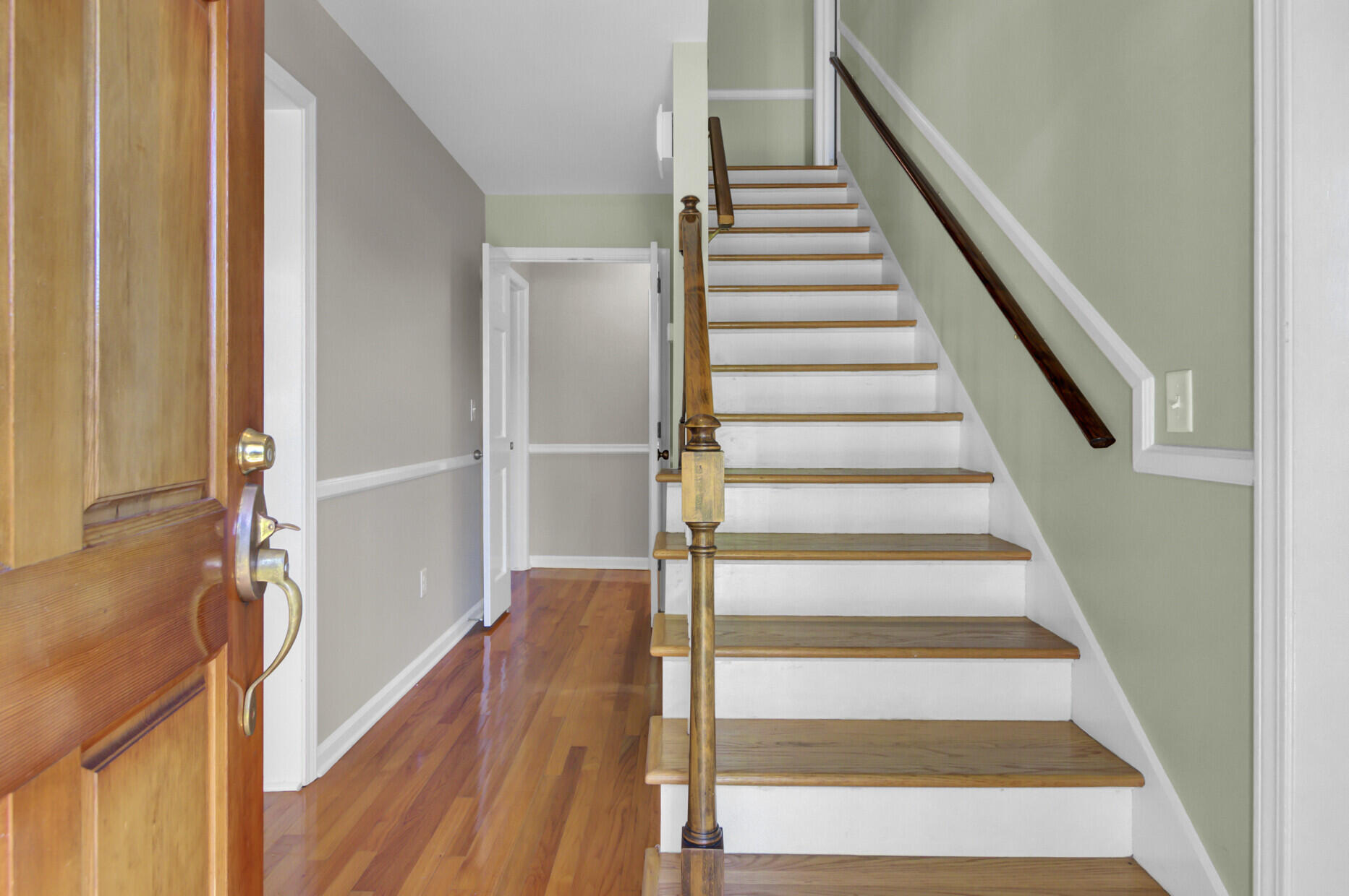 649 Pawley Road Mount Pleasant, SC 29464 - Photo 4 of 67 Welcoming entryway