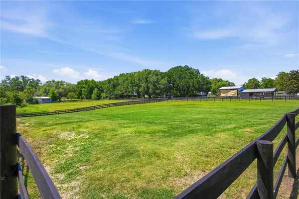 a view of park with a yard