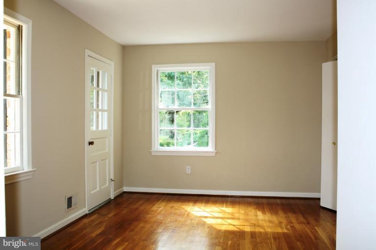 1494 Kimblewick Road Potomac, MD 20854 - Photo 11 of 24 Interior (General)