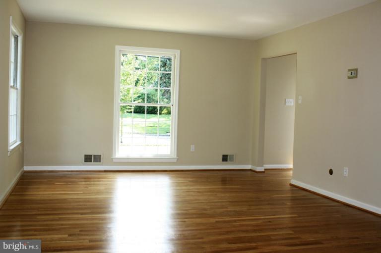 1494 Kimblewick Road Potomac, MD 20854 - Photo 8 of 24 Interior (General)