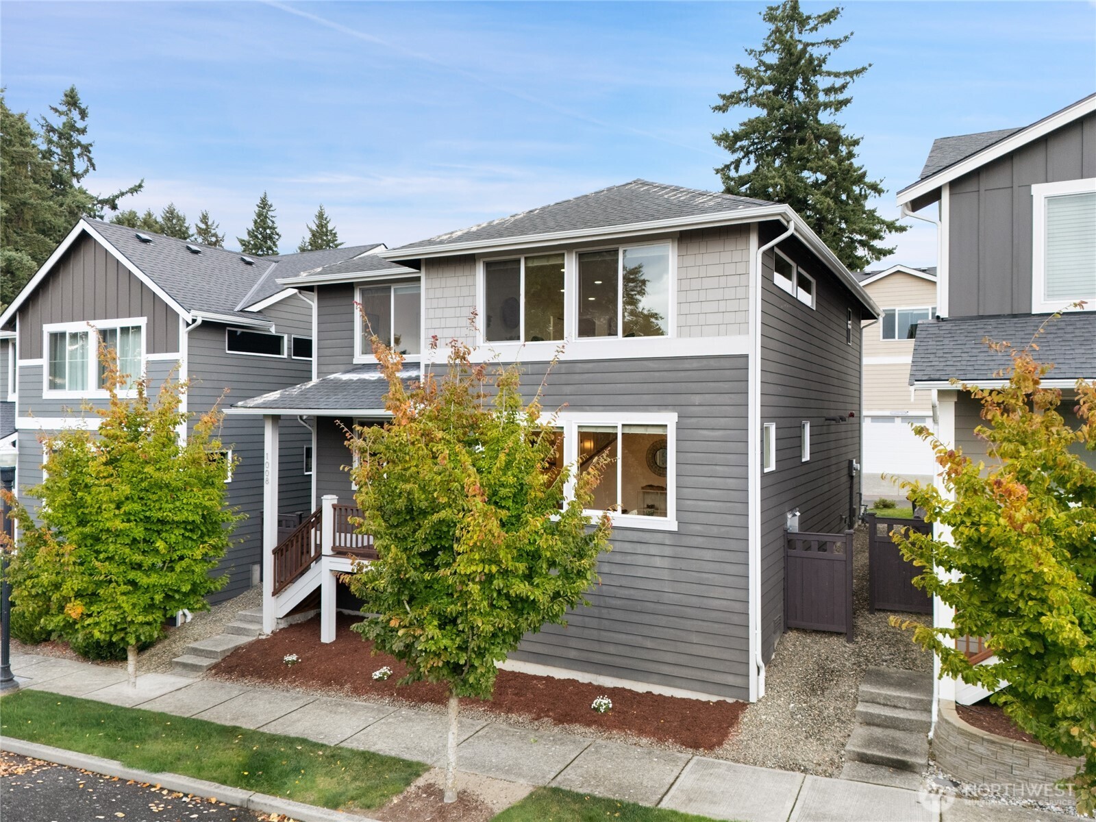 1008 Samara Street Bremerton, WA 98310 - Photo 2 of 38