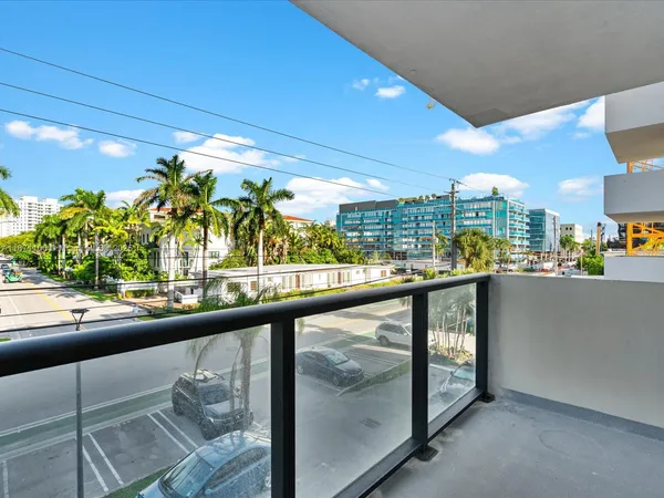 $2,600 | 9800 West Bay Harbor Drive, Unit 308, Bay Harbor Islands, FL 33154