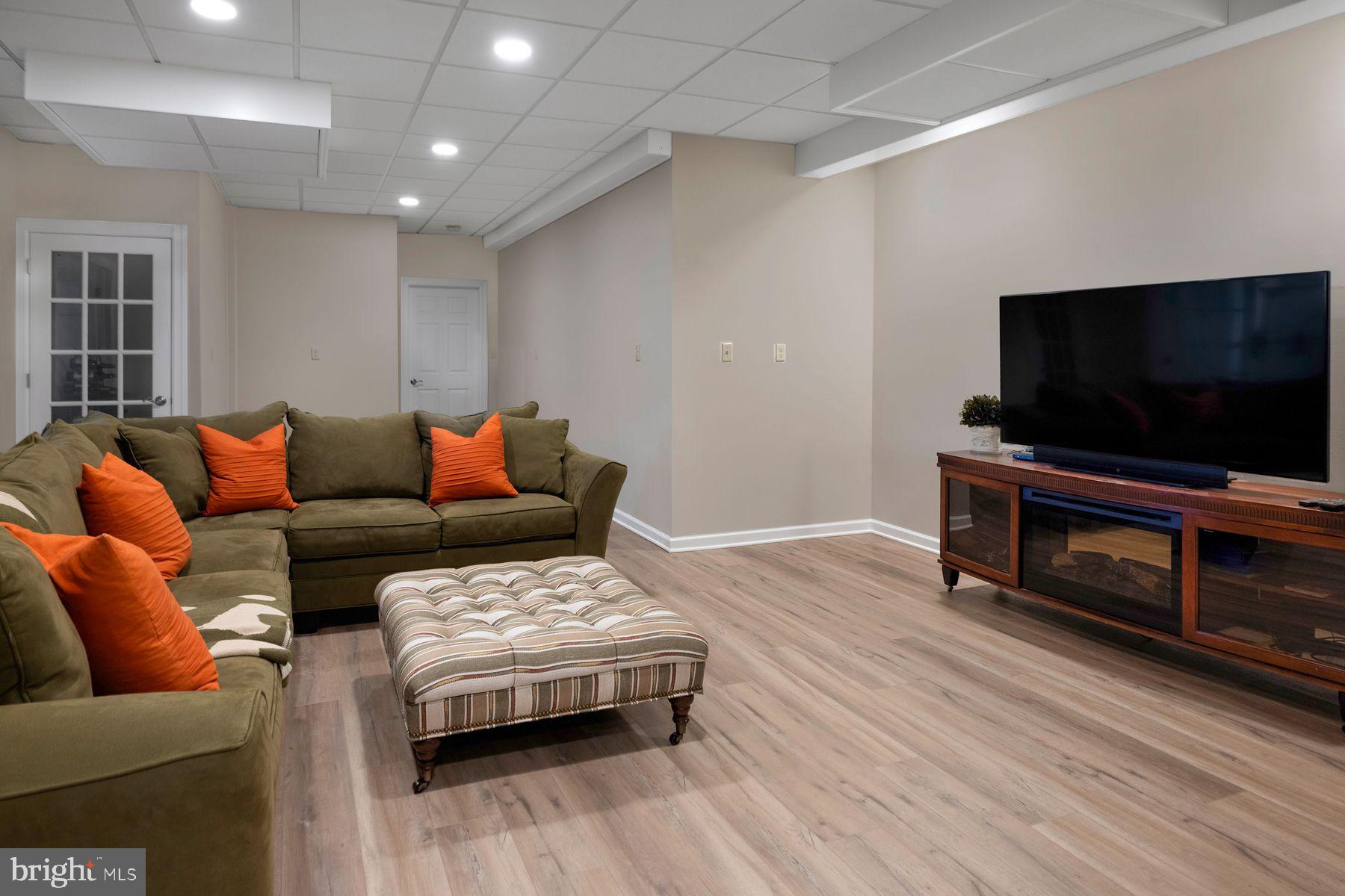 20 Hunters Ridge Drive Pennington, NJ 08534 - Photo 28 of 38 a living room with furniture and a flat screen tv