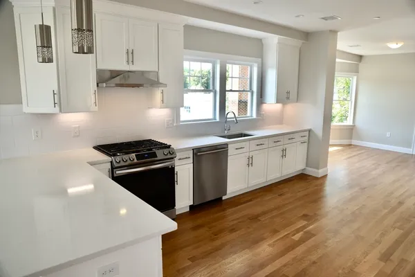 $3,600 | 35 Chestnut Street, Unit 2, Wakefield, MA 01880