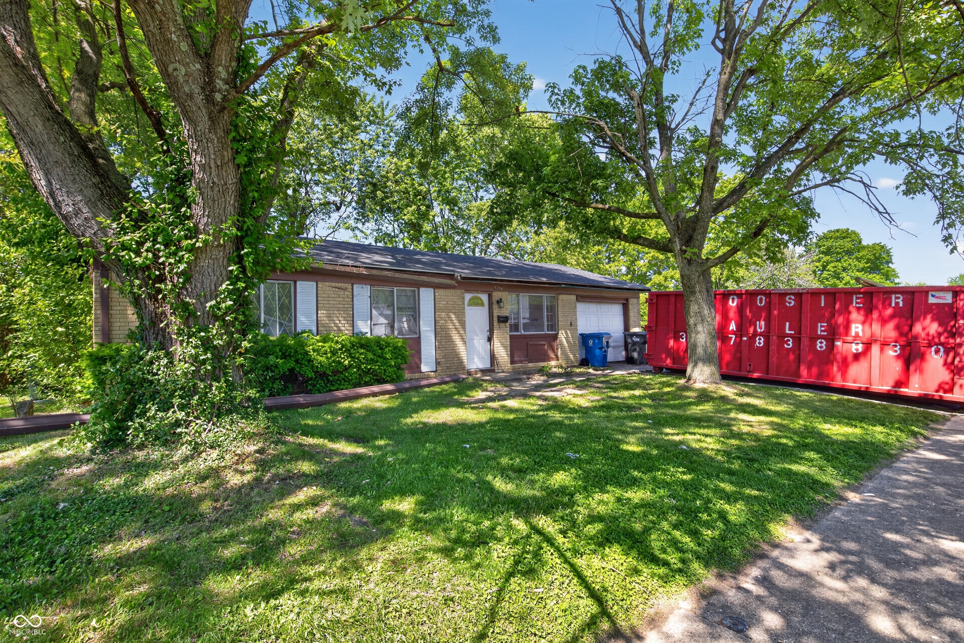8538 Montery Road Indianapolis, IN 46226 - Photo 2 of 27