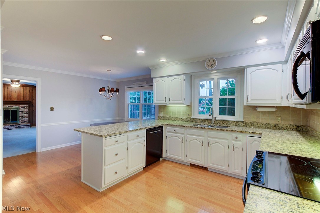 3488 Bancroft Road Akron, OH 44333 - Photo 15 of 35 Kitchen with dinette