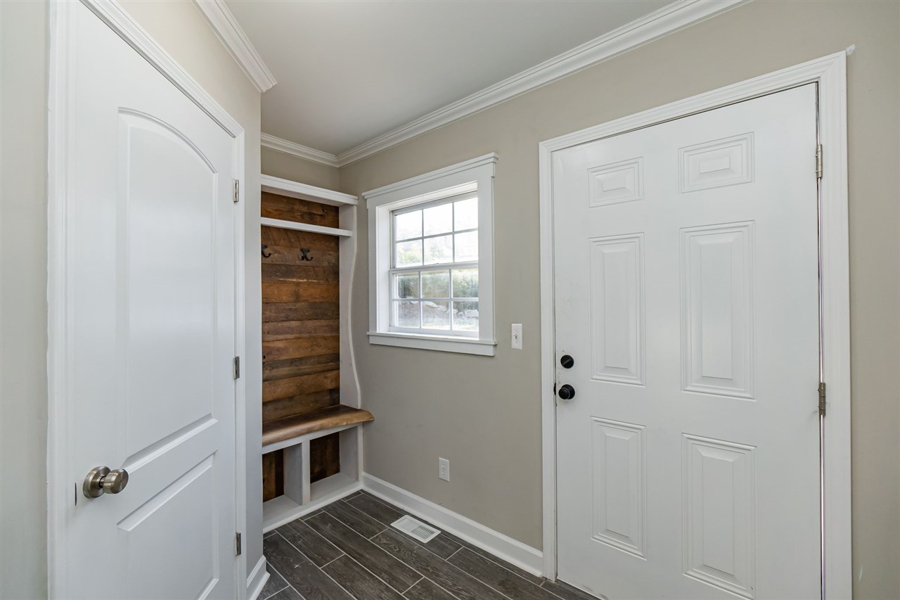 95 Sloan Lake Road Woodruff, SC 29388 - Photo 4 of 32 Gallery Image 4