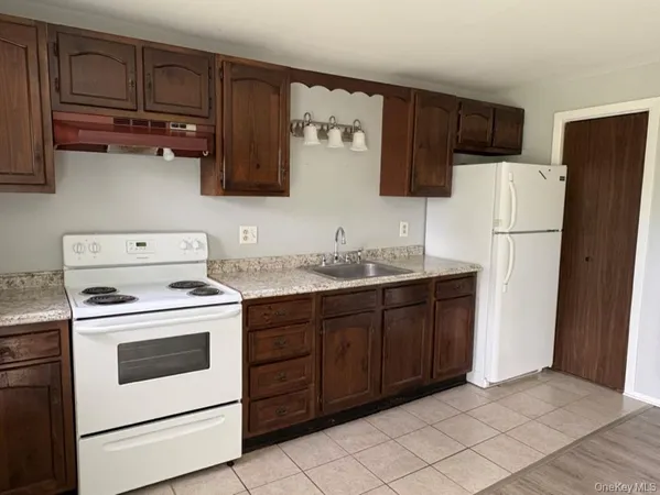 $1,300 | 207 Highland Avenue, Unit 1, Marlboro, NY 12542