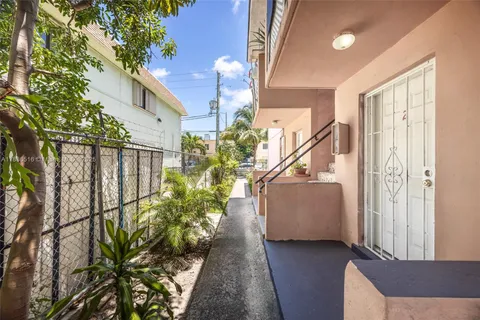 $1,564,000 | 212 Northwest 7th Avenue, Miami, FL 33128