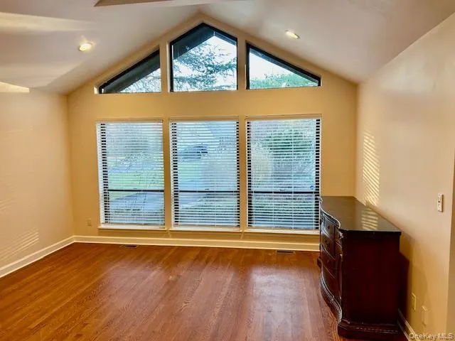 $6,500 | 5 Carman Court, Dix Hills, NY 11746