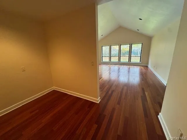 $6,500 | 5 Carman Court, Dix Hills, NY 11746