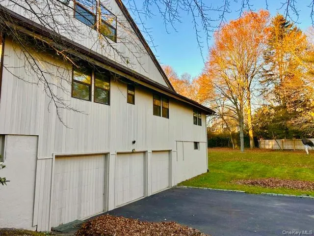 $6,500 | 5 Carman Court, Dix Hills, NY 11746