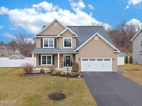 $629,900 | 6 Jennifer Drive, Halfmoon, NY 12118