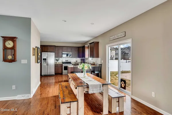 $629,900 | 6 Jennifer Drive, Halfmoon, NY 12118