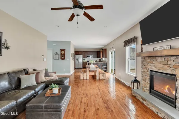$629,900 | 6 Jennifer Drive, Halfmoon, NY 12118
