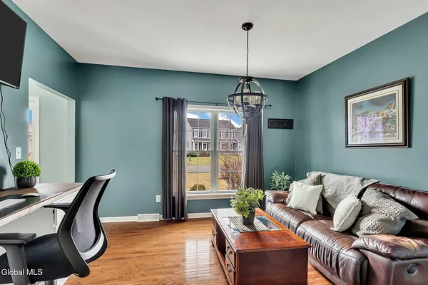 $629,900 | 6 Jennifer Drive, Halfmoon, NY 12118