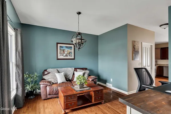 $629,900 | 6 Jennifer Drive, Halfmoon, NY 12118