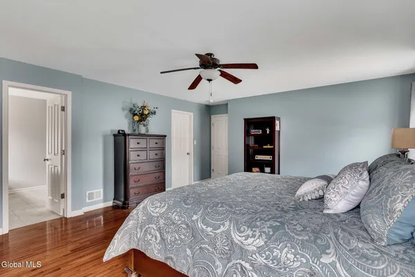 $629,900 | 6 Jennifer Drive, Halfmoon, NY 12118