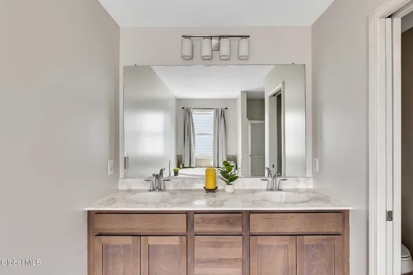 $629,900 | 6 Jennifer Drive, Halfmoon, NY 12118