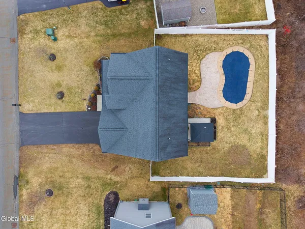 $629,900 | 6 Jennifer Drive, Halfmoon, NY 12118