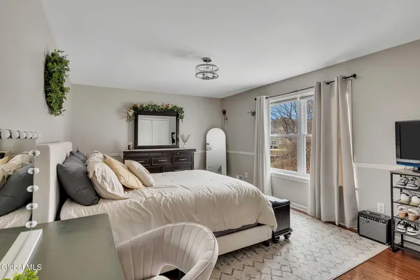 $629,900 | 6 Jennifer Drive, Halfmoon, NY 12118