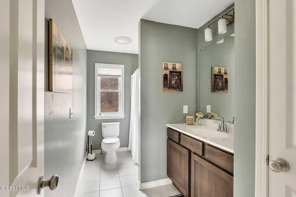 $629,900 | 6 Jennifer Drive, Halfmoon, NY 12118