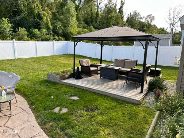 $629,900 | 6 Jennifer Drive, Halfmoon, NY 12118