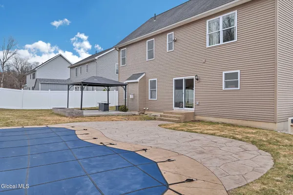 $629,900 | 6 Jennifer Drive, Halfmoon, NY 12118