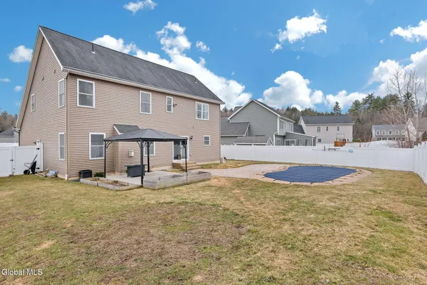 $629,900 | 6 Jennifer Drive, Halfmoon, NY 12118